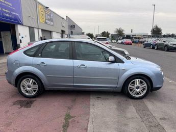 Ford Focus 1.6 Ghia 5dr
