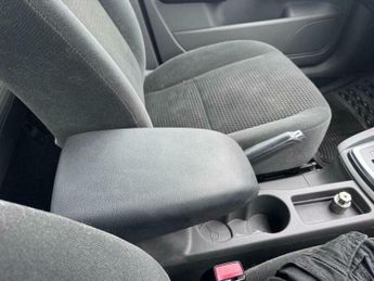Ford Focus 1.6 Ghia 5dr