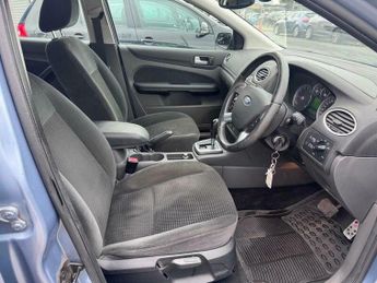 Ford Focus 1.6 Ghia 5dr