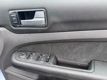 Ford Focus 1.6 Ghia 5dr