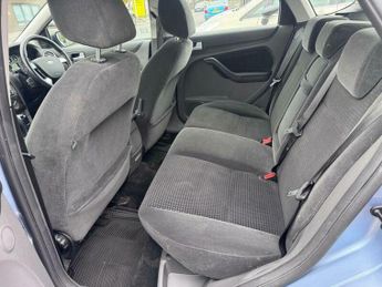 Ford Focus 1.6 Ghia 5dr