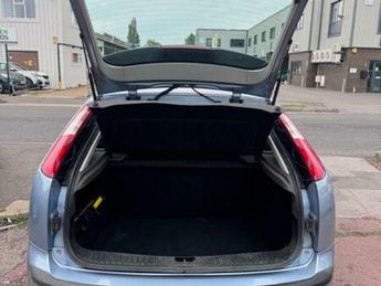 Ford Focus 1.6 Ghia 5dr