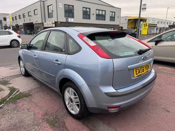 Ford Focus 1.6 Ghia 5dr