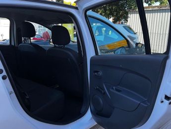 Dacia Sandero AMBIANCE 1.0 SCE. 9 Service Stamps.