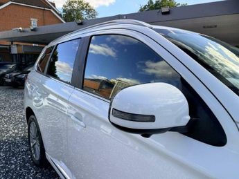 Mitsubishi Outlander 2.4h TwinMotor 13.8kWh 4h CVT 4WD Euro 6 (s/s) 5dr