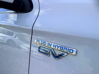 Mitsubishi Outlander 2.4h TwinMotor 13.8kWh 4h CVT 4WD Euro 6 (s/s) 5dr