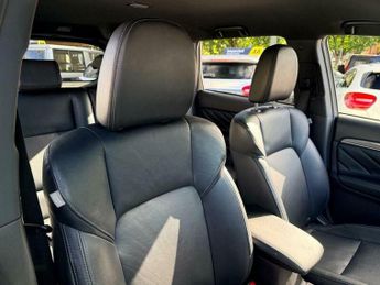 Mitsubishi Outlander 2.4h TwinMotor 13.8kWh 4h CVT 4WD Euro 6 (s/s) 5dr