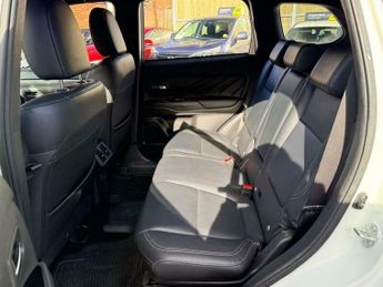 Mitsubishi Outlander 2.4h TwinMotor 13.8kWh 4h CVT 4WD Euro 6 (s/s) 5dr