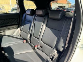 Mitsubishi Outlander 2.4h TwinMotor 13.8kWh 4h CVT 4WD Euro 6 (s/s) 5dr