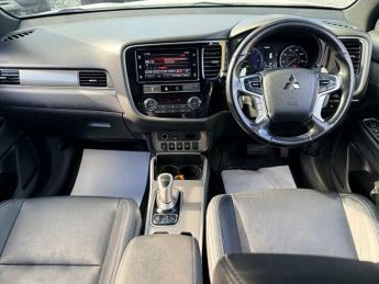 Mitsubishi Outlander 2.4h TwinMotor 13.8kWh 4h CVT 4WD Euro 6 (s/s) 5dr