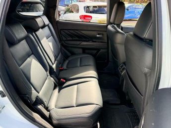 Mitsubishi Outlander 2.4h TwinMotor 13.8kWh 4h CVT 4WD Euro 6 (s/s) 5dr