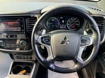 Mitsubishi Outlander 2.4h TwinMotor 13.8kWh 4h CVT 4WD Euro 6 (s/s) 5dr