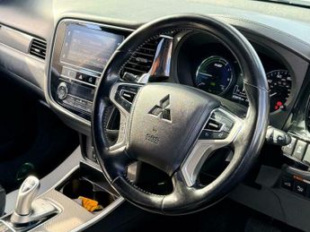 Mitsubishi Outlander 2.4h TwinMotor 13.8kWh 4h CVT 4WD Euro 6 (s/s) 5dr