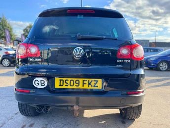 Volkswagen Tiguan 2.0 TDI Sport SUV 5dr Diesel Auto 4WD Euro 5 (140 ps)