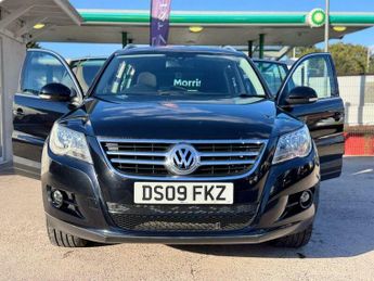 Volkswagen Tiguan 2.0 TDI Sport SUV 5dr Diesel Auto 4WD Euro 5 (140 ps)
