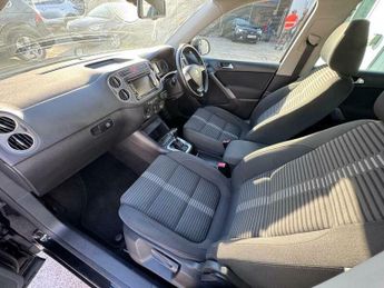 Volkswagen Tiguan 2.0 TDI Sport SUV 5dr Diesel Auto 4WD Euro 5 (140 ps)