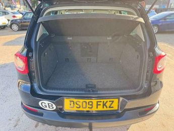 Volkswagen Tiguan 2.0 TDI Sport SUV 5dr Diesel Auto 4WD Euro 5 (140 ps)