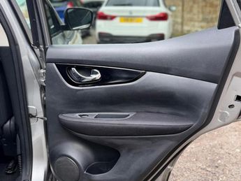 Nissan Qashqai 1.2 DIG-T n-tec+ SUV 5dr Petrol Manual 2WD Euro 6 (s/s) (115 ps)