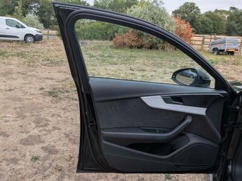 Audi A4 2.0 TDI 40 S line S Tronic quattro Euro 6 (s/s) 4dr