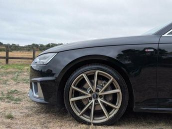 Audi A4 2.0 TDI 40 S line S Tronic quattro Euro 6 (s/s) 4dr