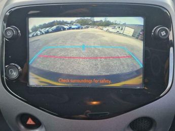 Toyota AYGO 1.0 VVT-i x-trend Funroof x-shift Euro 6 5dr