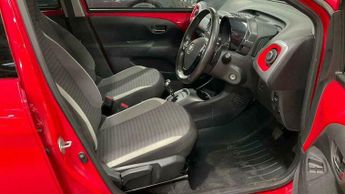Toyota AYGO 1.0 VVT-i x-trend Funroof x-shift Euro 6 5dr