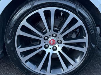 Jaguar XF 2.0d Portfolio Sportbrake 5dr Diesel Auto AWD Euro 6 (s/s) (240 
