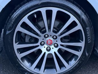Jaguar XF 2.0d Portfolio Sportbrake 5dr Diesel Auto AWD Euro 6 (s/s) (240 
