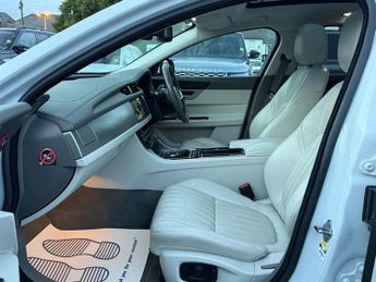Jaguar XF 2.0d Portfolio Sportbrake 5dr Diesel Auto AWD Euro 6 (s/s) (240 