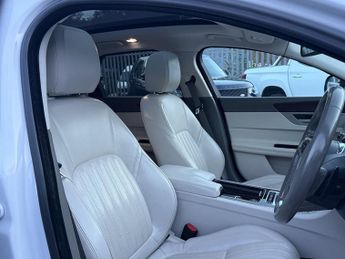 Jaguar XF 2.0d Portfolio Sportbrake 5dr Diesel Auto AWD Euro 6 (s/s) (240 