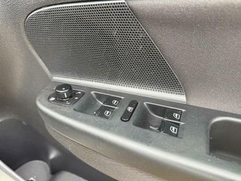 Volkswagen Golf 1.6 TDI SE DSG Euro 5 5dr