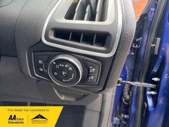 Ford Focus 1.6 Titanium Navigator Powershift Euro 5 5dr