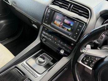 Jaguar F-Pace 2.0 D240 R-Sport Auto AWD Euro 6 5dr 237BHP