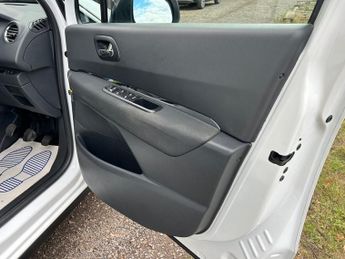 Peugeot 3008 ACTIVE PRIVATELY OWNED SERVICE HISTORY INCLUDING RECENT MAJOR SE