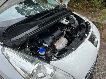 Peugeot 3008 ACTIVE PRIVATELY OWNED SERVICE HISTORY INCLUDING RECENT MAJOR SE