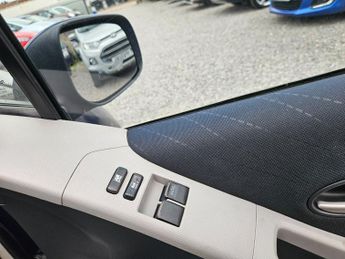 Toyota Yaris VVTI T SPIRIT