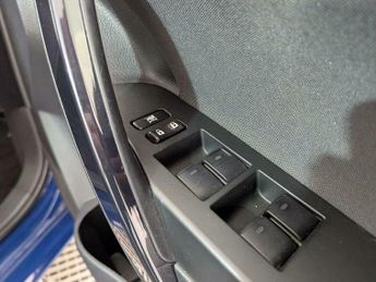 Toyota Auris 1.8 VVT-h Design CVT Euro 6 (s/s) 5dr