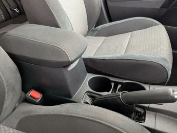 Toyota Auris 1.8 VVT-h Design CVT Euro 6 (s/s) 5dr
