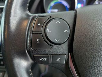 Toyota Auris 1.8 VVT-h Design CVT Euro 6 (s/s) 5dr