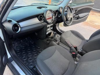 MINI Hatch 1.6 One Hatchback 3dr Petrol Steptronic Euro 5 (98 ps)