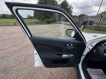 Nissan Juke 1.6 Acenta CVT Euro 5 5dr
