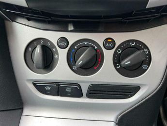 Ford Focus 1.6 Zetec Powershift Euro 5 5dr