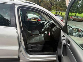 Volkswagen Tiguan 2.0 TDI BlueMotion Tech Match SUV 5dr Diesel DSG 4WD Euro 5 (s/s