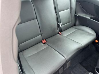 Ford Focus 1.6i 16v Silver Hatchback 3dr Petrol Manual (165 g/km, 99 bhp)