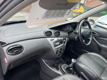 Ford Focus 1.6i 16v Silver Hatchback 3dr Petrol Manual (165 g/km, 99 bhp)
