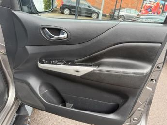 Nissan Navara 2.3 dCi Tekna Pickup Double Cab 4dr Diesel Auto 4WD Euro 6 (190 