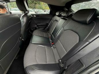Kia Ceed 1.6 GDi 8.9kWh 3 DCT Euro 6 (s/s) 5dr