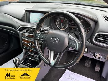 Infiniti Q30 PREMIUM TECH D