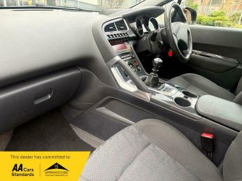 Peugeot 3008 1.6HDI ALLURE MPV