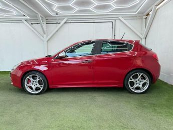 Alfa Romeo Giulietta 2.0 JTDM-2 QV Line Hatchback 5dr Diesel TCT Euro 6 (s/s) (175 bh